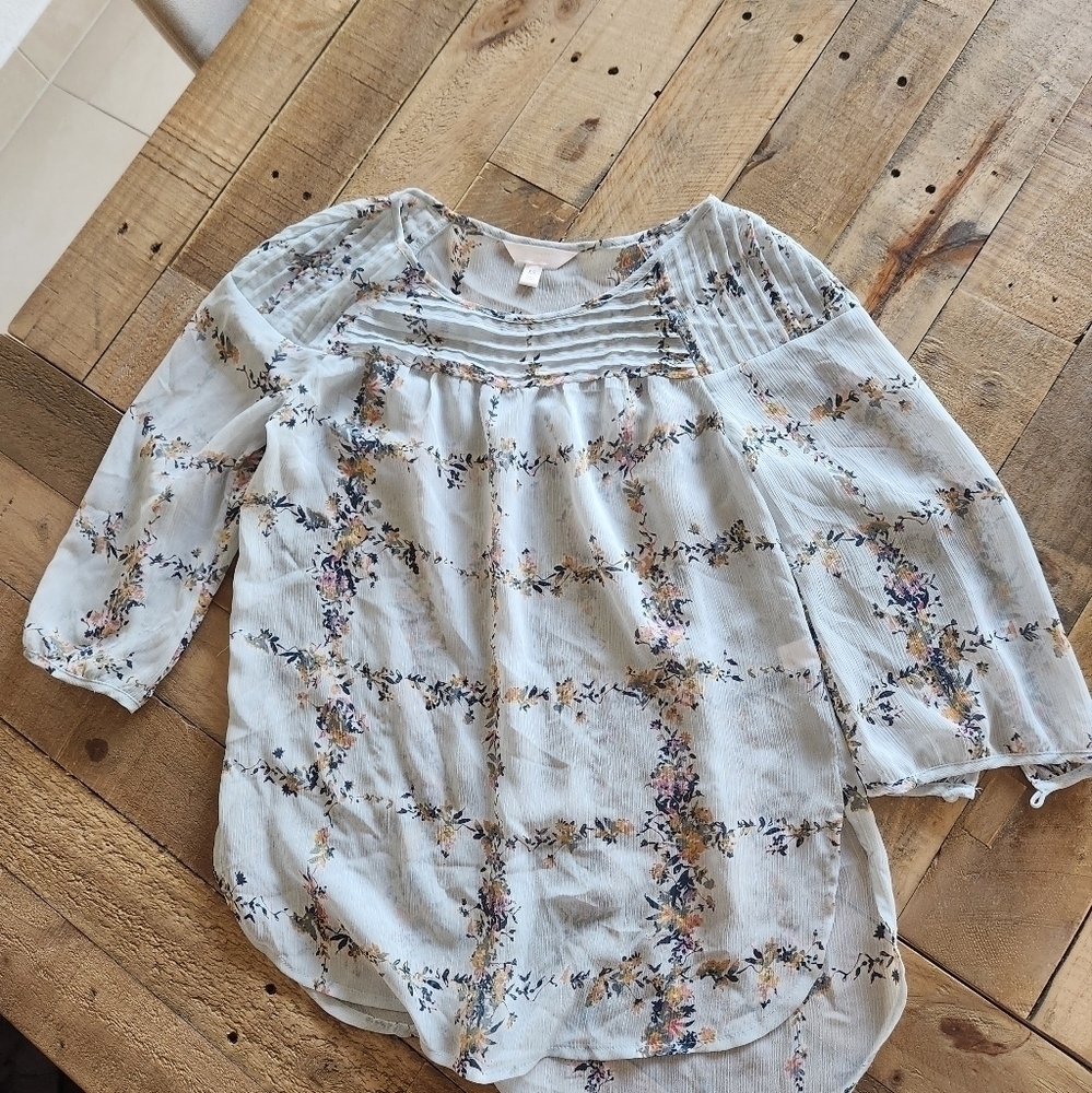 LAUREN Conrad Chiffon Light Blue Floral Top Blouse.  SIZE XS